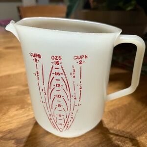 Tupperware 2 Cup Measuring Cup